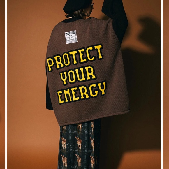 Dressed in lala sweater - Picture 2 of 6